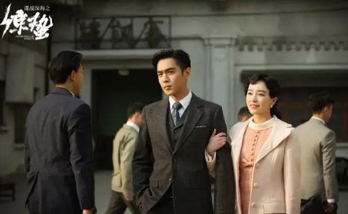 电视剧《谍战深海之<a href=/shenghuo/000f16f138862f519f24ed5487712fcb.html target=_blank class=infotextkey>惊蛰</a>》中肖正国最后和谁在一起