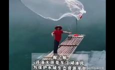 景区NPC大爷撒网十余年未中一鱼 是怎么回事
