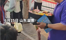 高考生713分当场送恩师束脩六礼 传承尊师重道美德