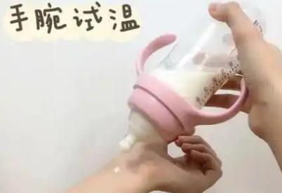 冬天婴儿奶粉用多少度水冲最合适？