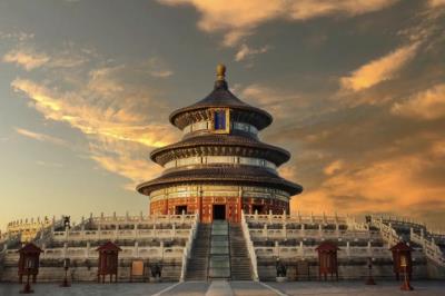 北京天坛公园占地面积约是多少？（273万平方米）
